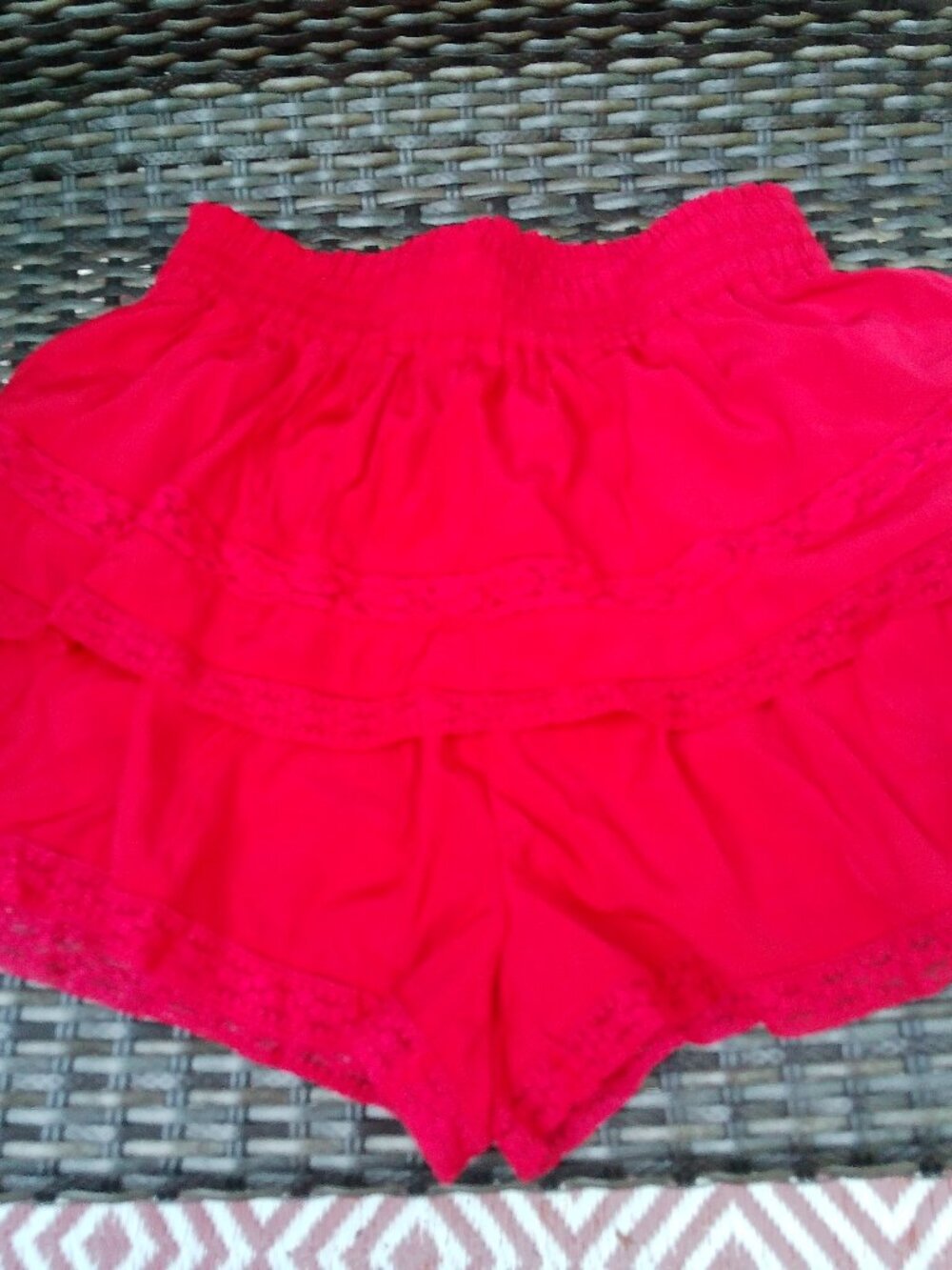 MIYIEONZ RED RUFFLE SHORTS WITH LACE GOOD CONDITION SIZE MED